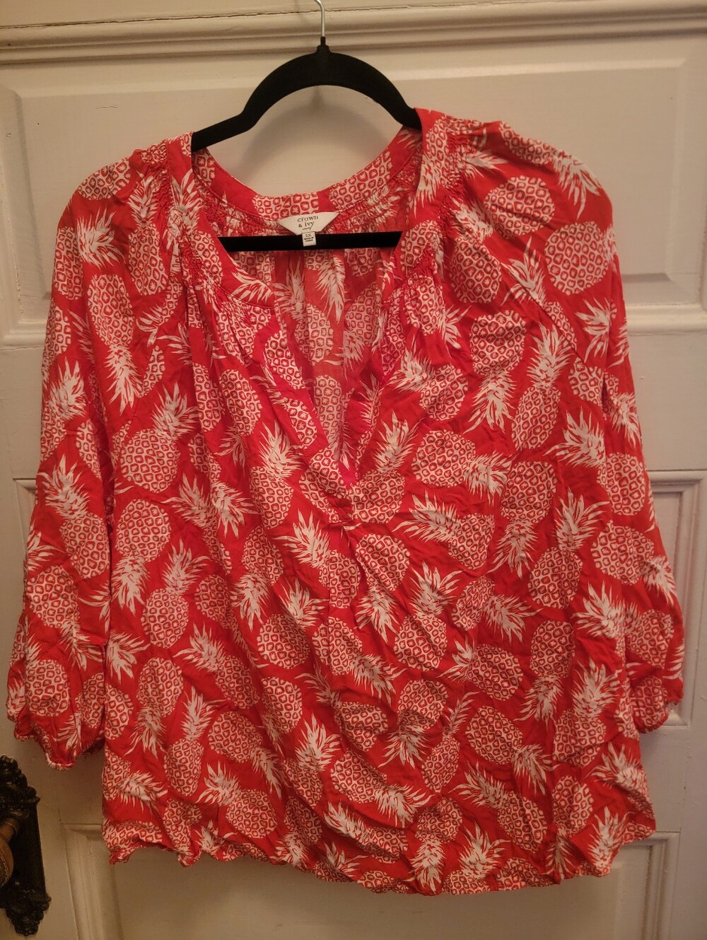 crown & ivy Pineapple Print V-Neck Tunic Top